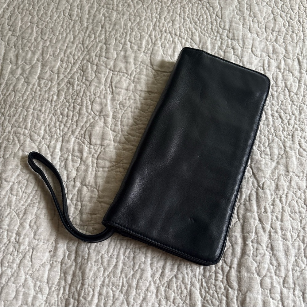 HOBO Wristlet Clutch Wallet Black Leather Expandable